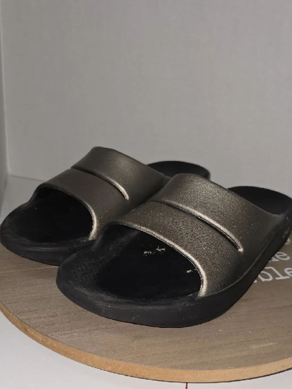 OOFOS comfortable slip